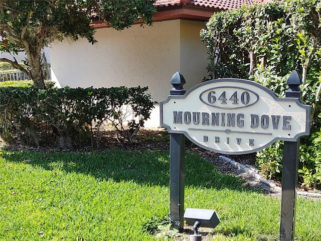 community sign featuring a lawn