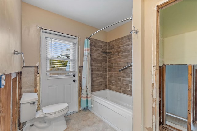 bathroom featuring toilet and shower / tub combo with curtain