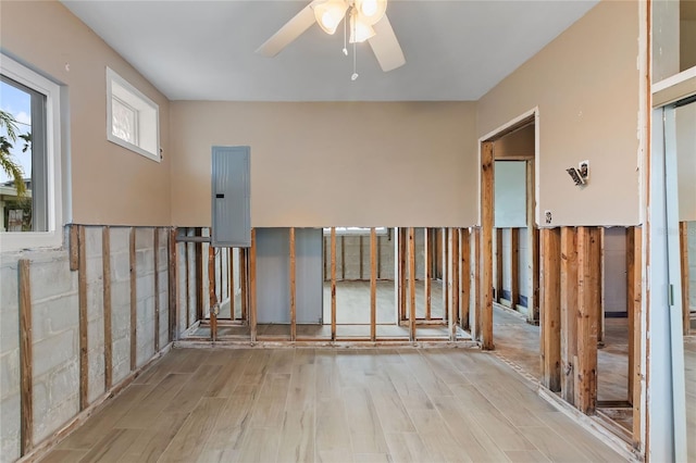 unfurnished room featuring light wood-type flooring and ceiling fan