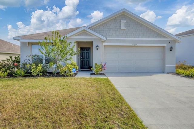 view of front of home featuring a front yard and a garage