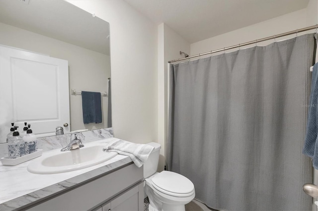 bathroom featuring a shower with shower curtain, vanity, and toilet