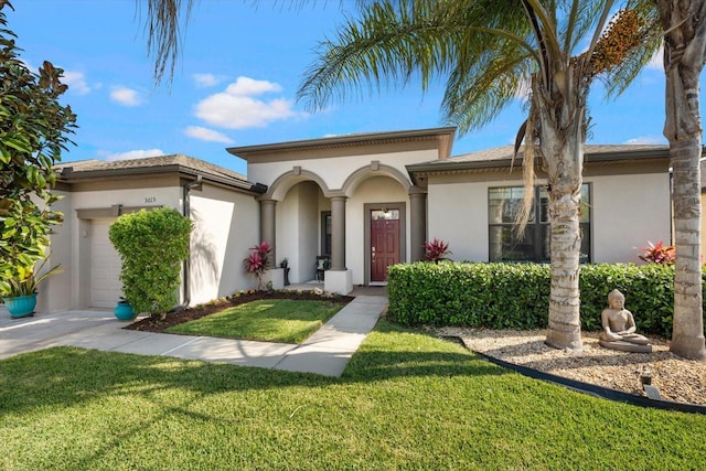 view of front of home featuring a front yard and a garage