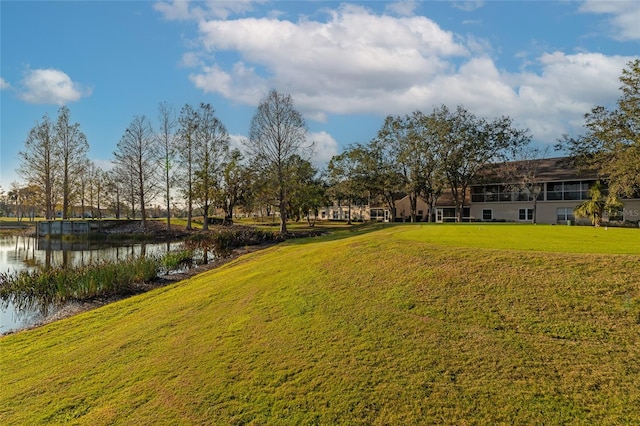 view of yard featuring a water view