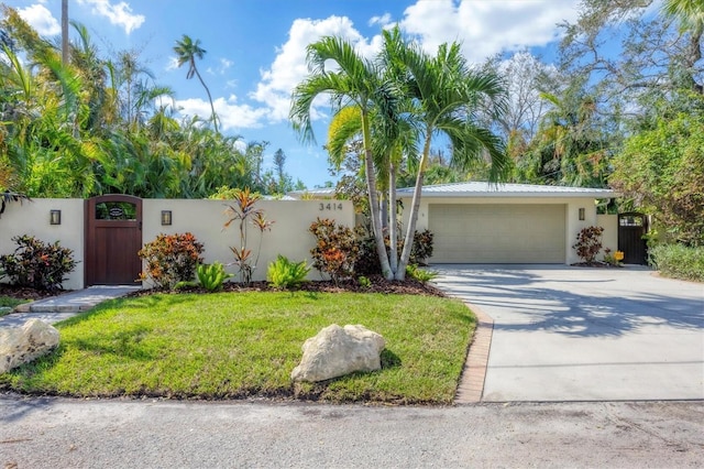 view of front of home featuring a front yard and a garage