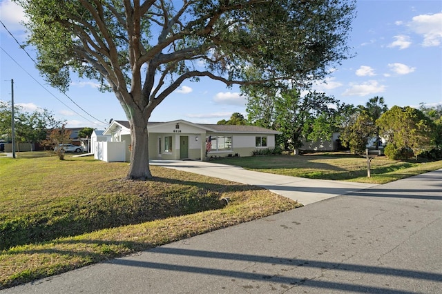 single story home with a front lawn