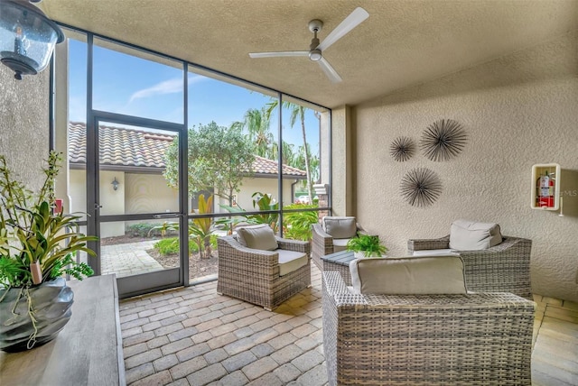 sunroom with ceiling fan