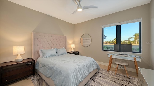 bedroom with ceiling fan and baseboards