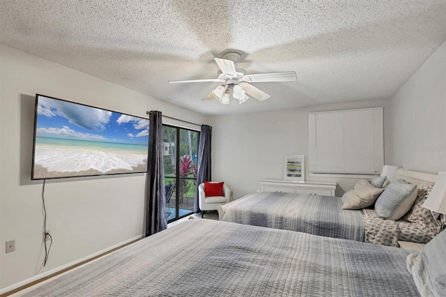 bedroom featuring ceiling fan and a textured ceiling