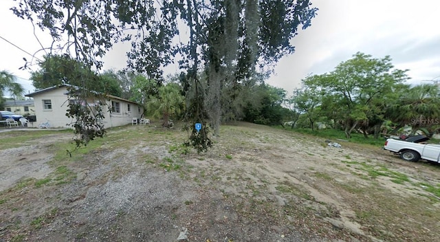 Listing photo 2 for 607 E Oakwood St, Tarpon Springs FL 34689