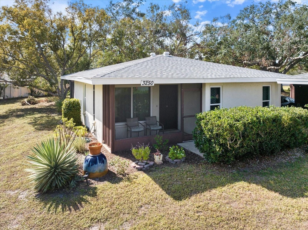 view of front facade with a front yard