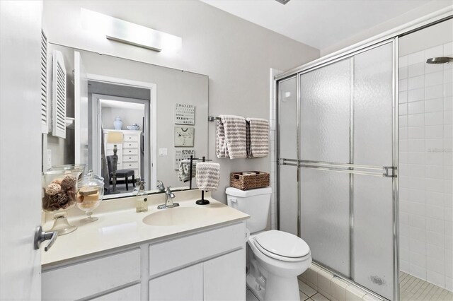 542 Lakeside Dr Unit 542, Bradenton, FL 34210 - ensuite bathroom featuring toilet, vanity, ensuite bathroom, and a stall shower