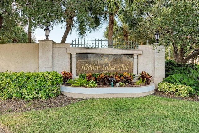 community sign featuring a lawn