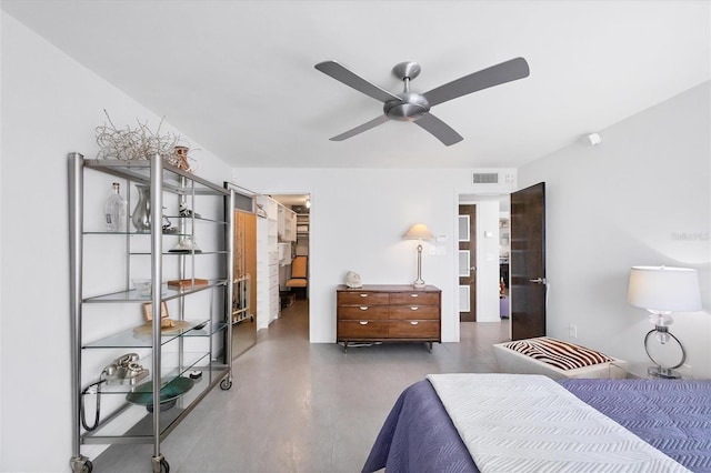 bedroom with ceiling fan