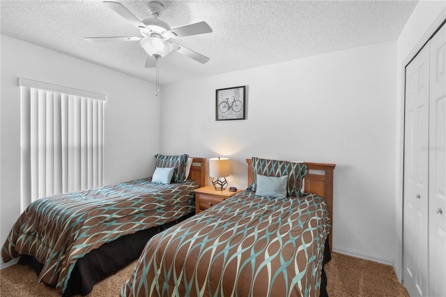 carpeted bedroom featuring ceiling fan, a closet, and a textured ceiling