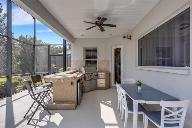 sunroom / solarium with ceiling fan and sink