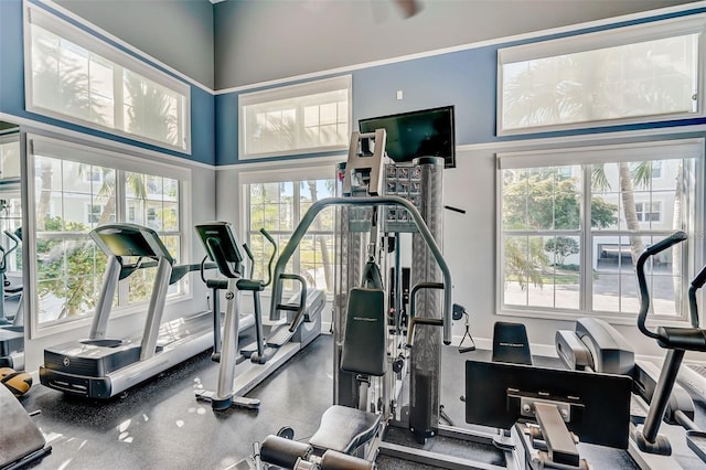 workout area with baseboards