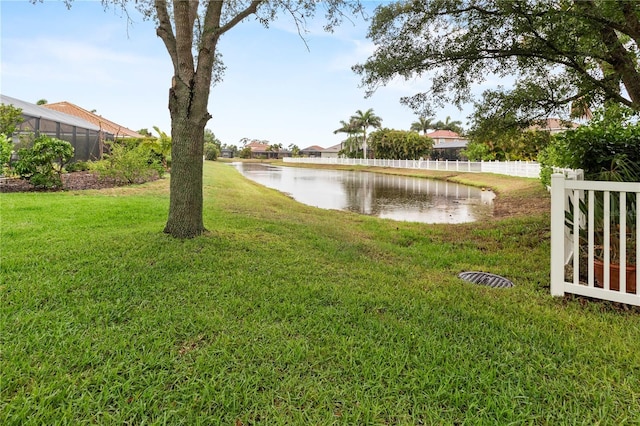 view of yard featuring a water view