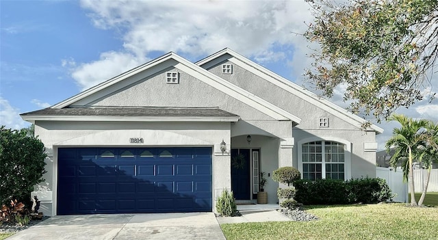 view of front of house featuring a front lawn and a garage