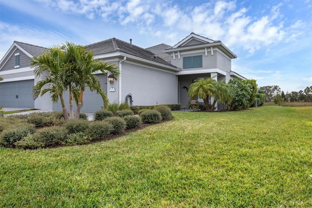 view of front facade featuring a front lawn and a garage