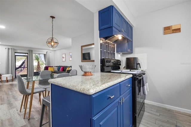 kitchen featuring hardwood / wood-style flooring, black / electric stove, hanging light fixtures, blue cabinetry, and a breakfast bar area