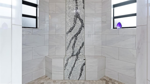 bathroom featuring a tile shower