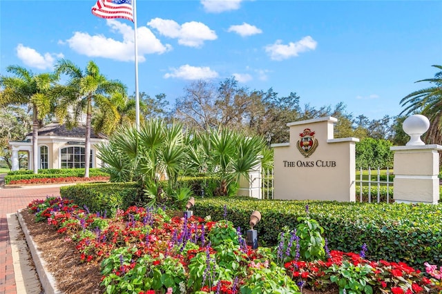 view of community / neighborhood sign