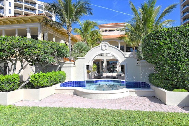 view of swimming pool