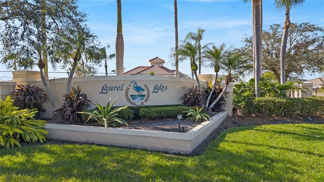 community sign featuring a lawn