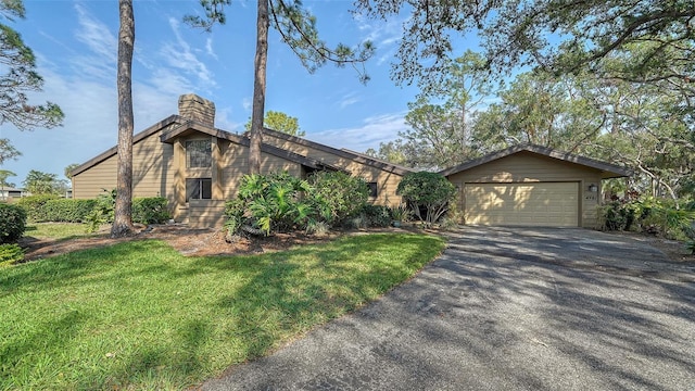 view of front of home featuring a front lawn and a garage