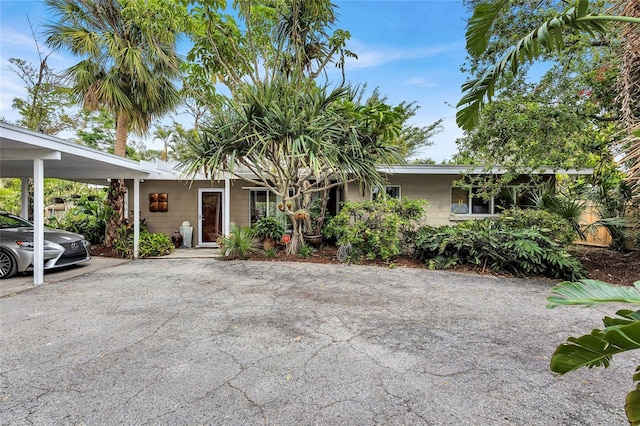 single story home featuring a carport