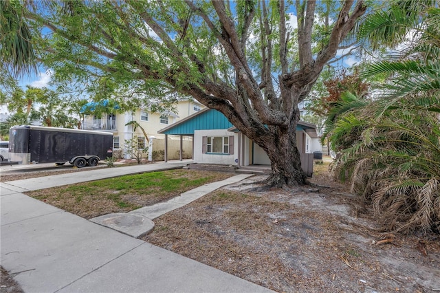 Listing photo 3 for 554 Canal Rd, Sarasota FL 34242