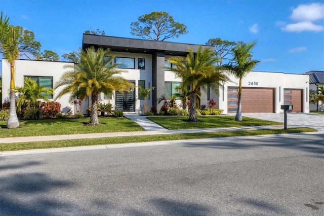 view of front of house featuring a garage and a front yard