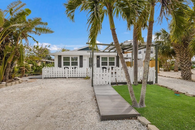 view of front of house with a front lawn