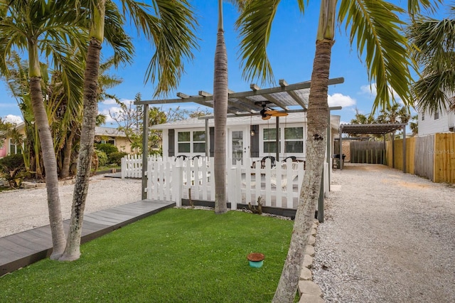 view of front of house with a pergola, a front lawn, and ceiling fan