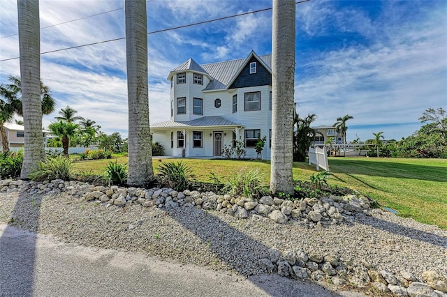 view of front of property featuring covered porch and a front lawn