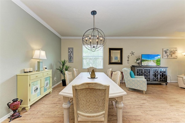 dining area featuring crown molding, a notable chandelier, and light hardwood / wood-style flooring