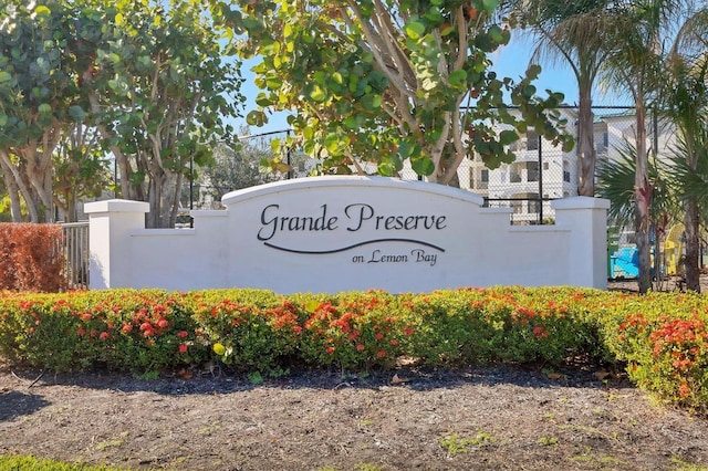 view of community / neighborhood sign