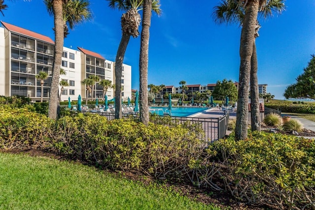 view of swimming pool