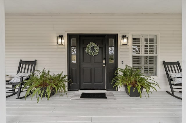 property entrance featuring a porch