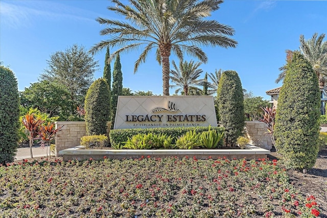 view of community / neighborhood sign