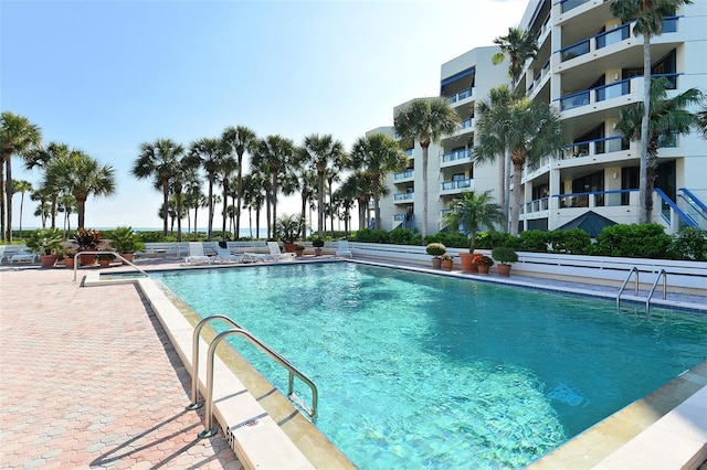 view of swimming pool