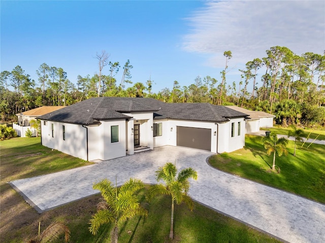 view of front of house featuring a front lawn and a garage