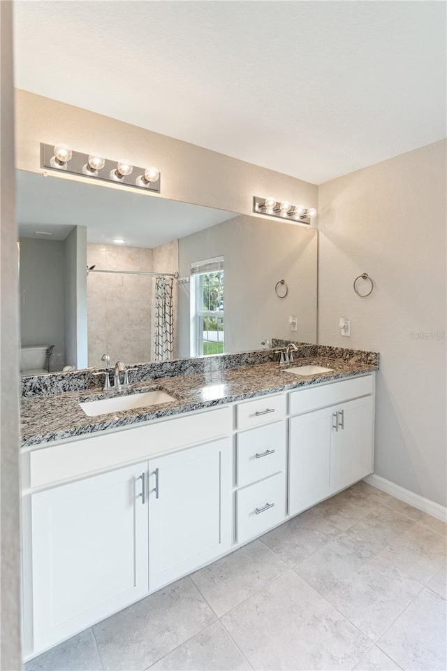 bathroom with curtained shower, vanity, and toilet