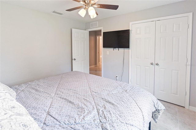 bedroom featuring ceiling fan and a closet