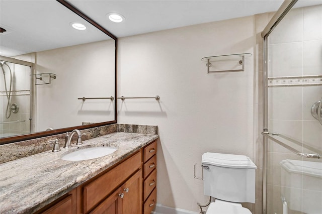 304 Pine Run Dr, Osprey, FL 34229 - bathroom featuring a tile shower, toilet, vanity, and recessed lighting