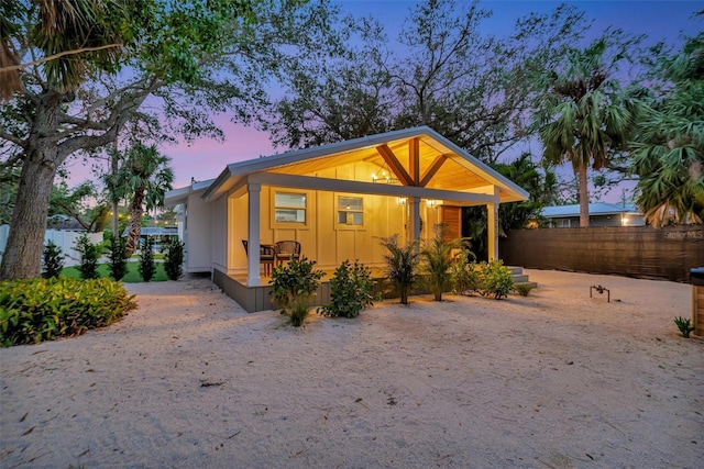 view of front of property