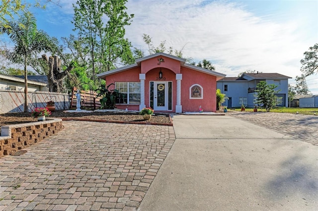 view of front of property