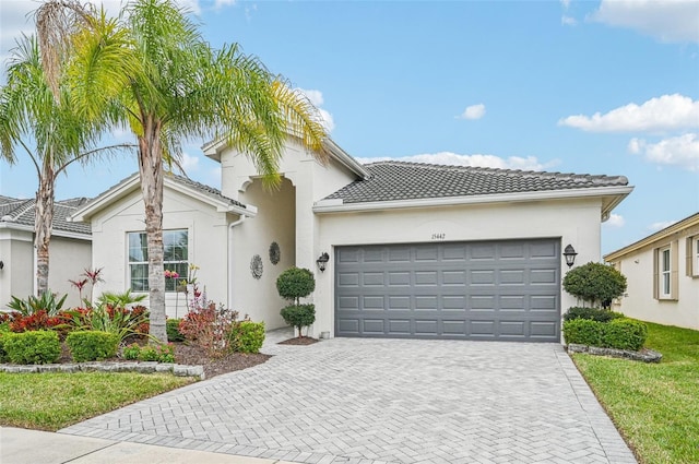 view of front facade with a garage