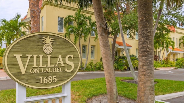 view of community / neighborhood sign