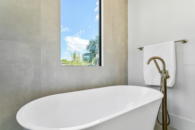 bathroom featuring a bathtub